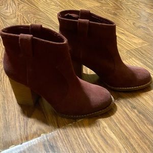 SPLENDID LAKOTA BOOTIE- CRANBERRY SIZE 5.5